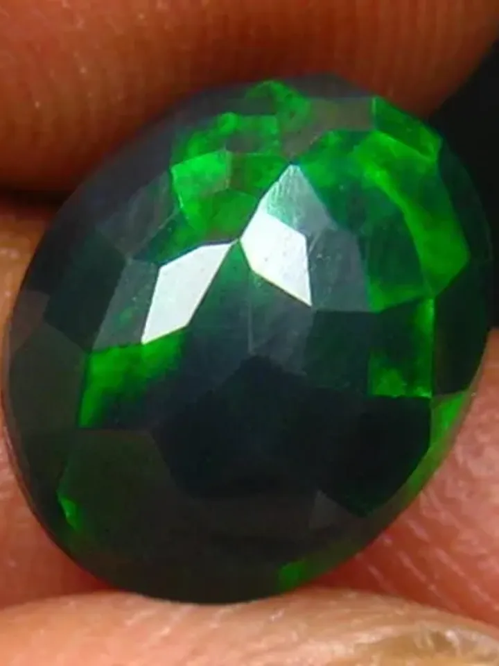 2.50 CT Fabulous Top New 100 % Natural solid Welo Black Opal cut