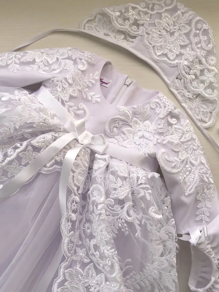 White dress with sparkles, bib, headband, bonnet, panties and shoes. Gown with lace, tulle, pearls and ribbon. Baptism 6 pieces set.