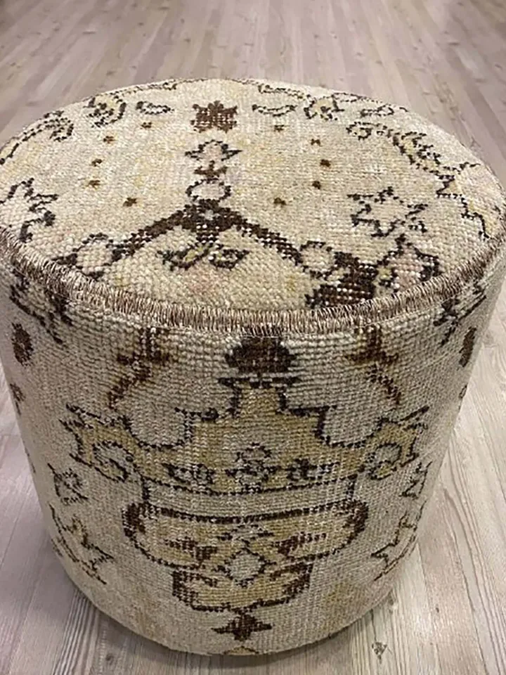 BohoCozy: Handmade Patchwork Ottoman Pouf, Bohemian Kilim Rug, 35x40x35cm for a Cozy Home Decor .