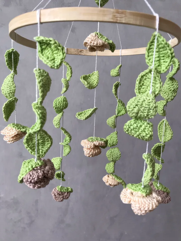 Flower baby girl mobile crochet. Boho crib mobile girl. Baby girl gift set with booties and headband