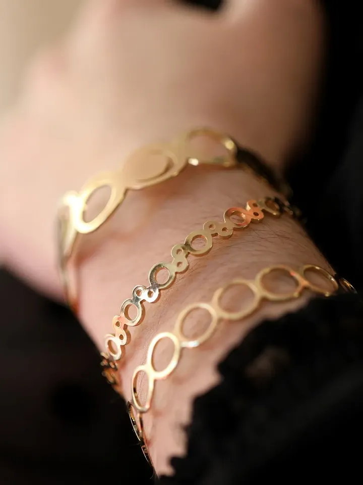 Wide Multiple Circles Bracelet Silver or Gold, Circles Cuff Bracelet, Geometric Design Minimalist, Gifts for Women Statement Jewelry