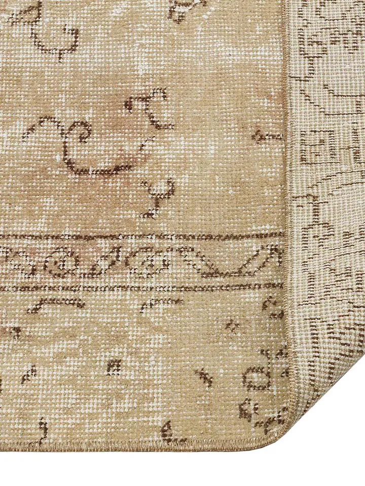 Oriental Sands: Exquisite 5.2x8.6ft Turkish Rug in Natural Light Beige, Traditional Style 157x261 cm