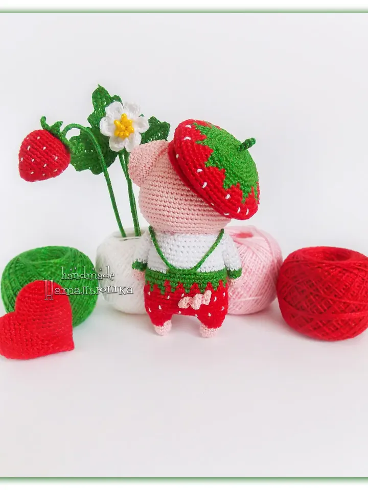 Piggy Strawberry Toy, Little pink pig, Amigurumi Soft Pig, Little souvenir pig, Crochet Toy Miniature Piggy