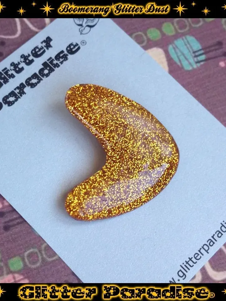 Atomic Boomerang Glitter Dust - Brooch - Boomerang - Mid-Century Modern - 50s - 60s - Lucite - Boomerang Brooch - Retro - Glitter Paradise®