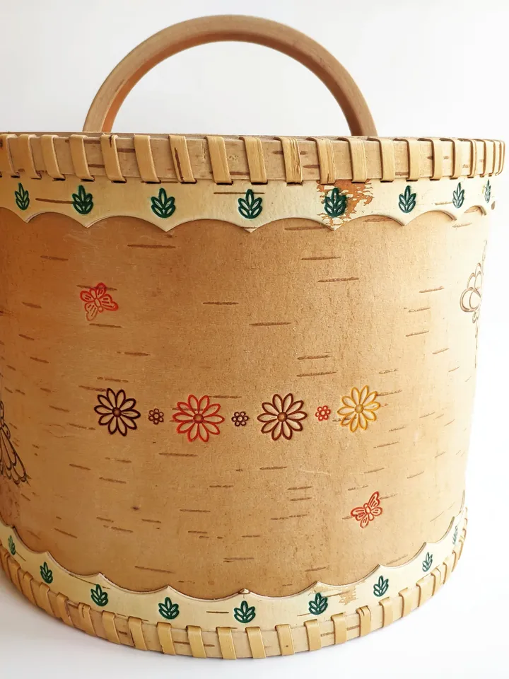 Round Birch bark box, wood box