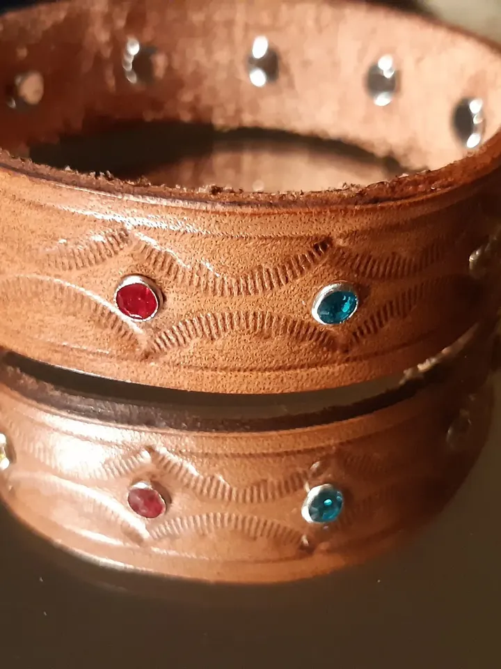Brown leather bracelet with crystal studs