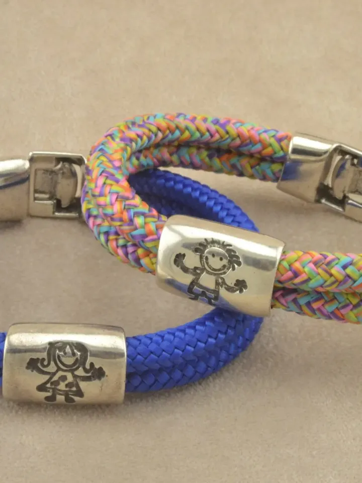 Paracord Bracelet for Men and Women, Gifts for Parents to Be with Kids Charms, Gift for Dad from Daughter, Gift for Mom from Son