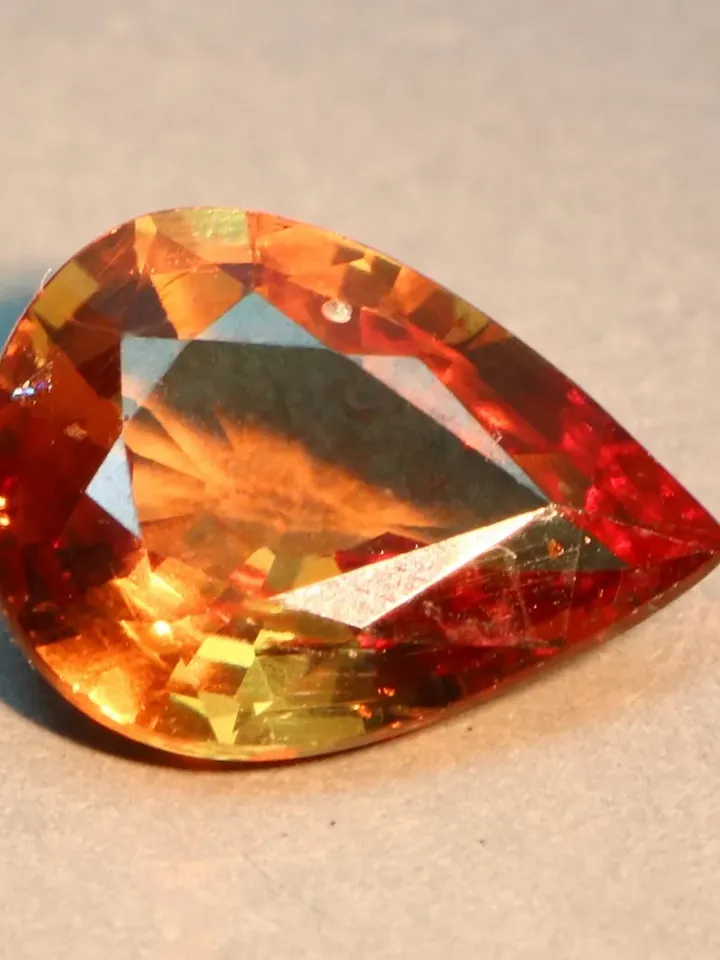 1.29 CT Sparkling ! 100% Natural Color Change Garnet