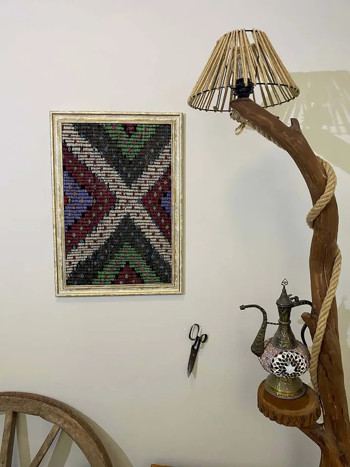 Elegant Vintage Wall Kilim Art - Hand-Woven Woolen Masterpiece for Home Decor - 50x70 cm