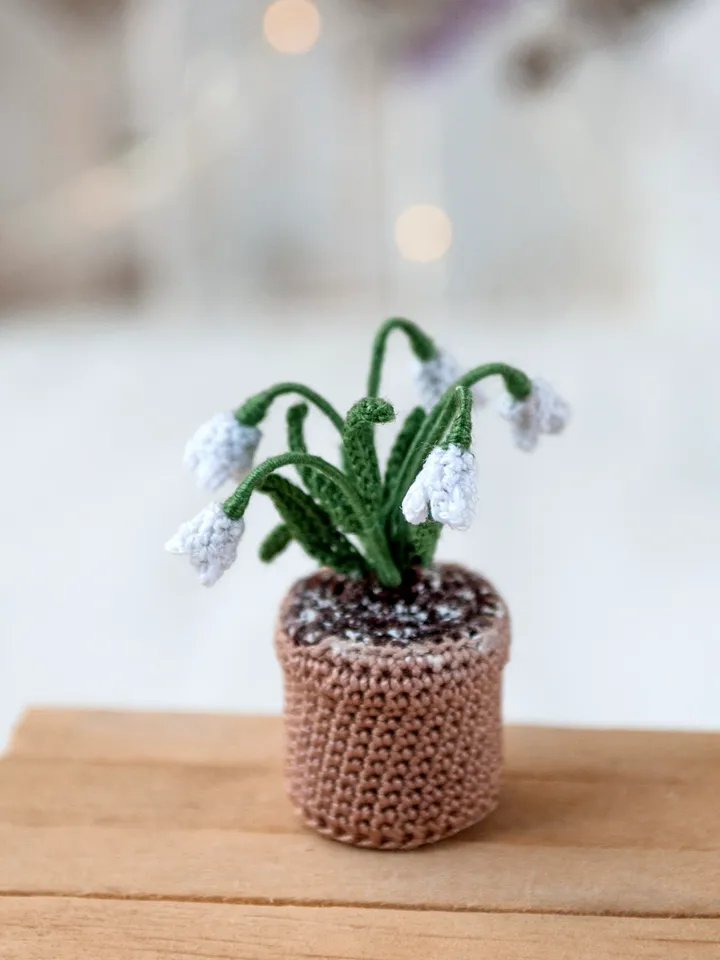 Miniature SNOWDROP in a pot, Tiny crochet white flower, Snow white Forest Flower, Fake Wild Flowers, Fairy garden plants