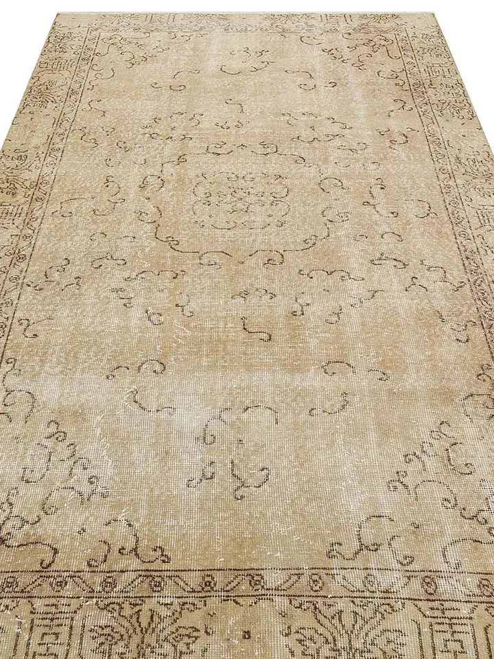 Oriental Sands: Exquisite 5.2x8.6ft Turkish Rug in Natural Light Beige, Traditional Style 157x261 cm
