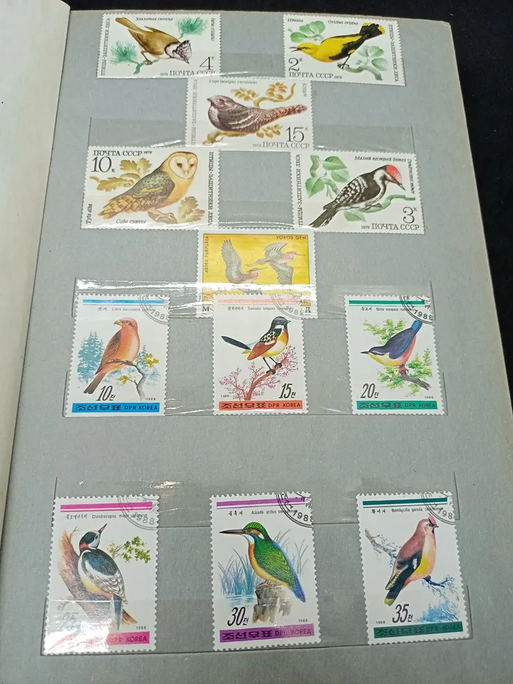 Stamp album 250 vintage stamps Stamps from around the world