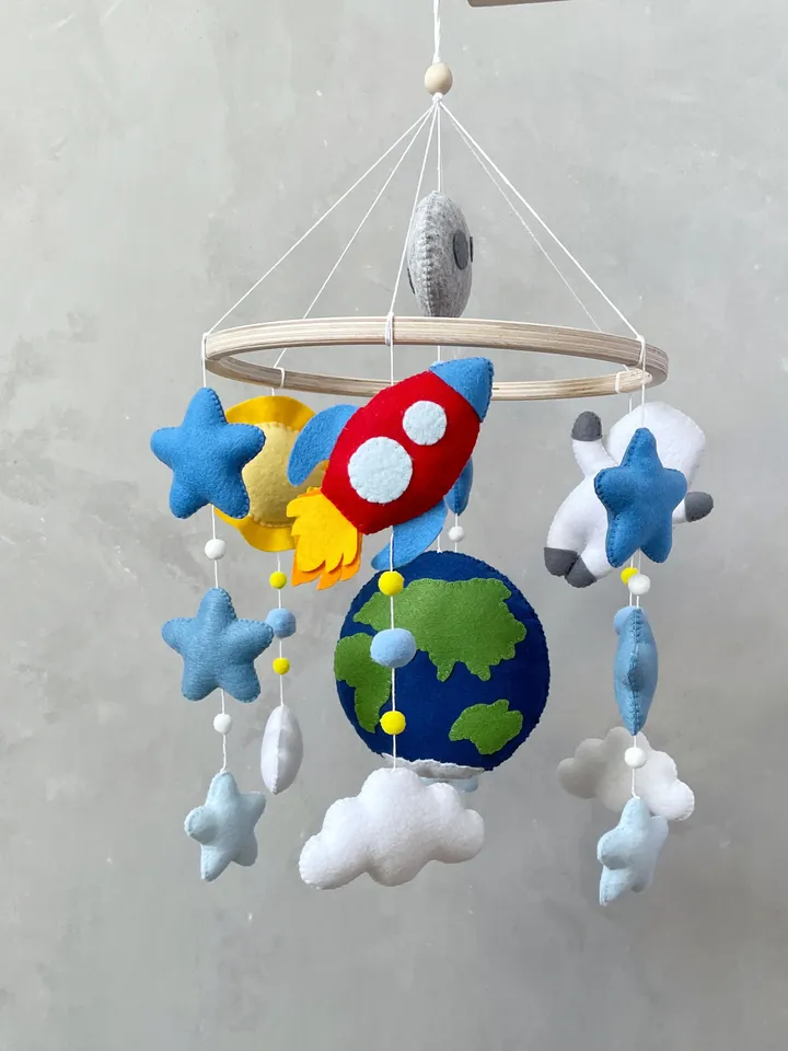 Space baby mobile boy. Outer space mobile. Rocket and astronaut mobile. Musical crib mobile boy. Space nursery decor boy