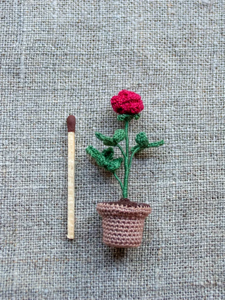 Miniature ROSE potted, Mini plant for dollhouse, Cute desk decor, Cheer up gift, Collectible Fairy garden miniature 1/12