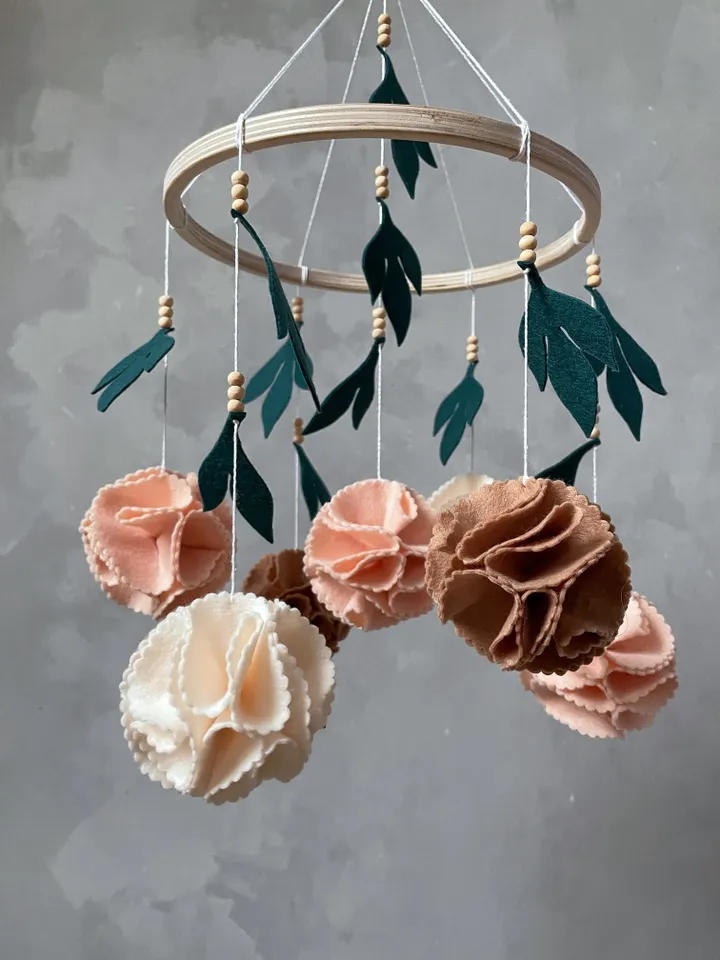 Boho floral baby mobile girl. Flower crib mobile girl. Boho nursery decor girl. Floral baby shower gift girl