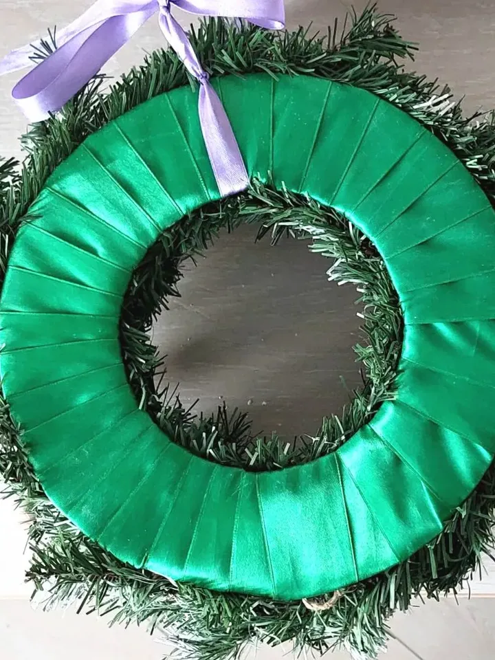 Christmas wreath for front door Modern holiday wreath with cones