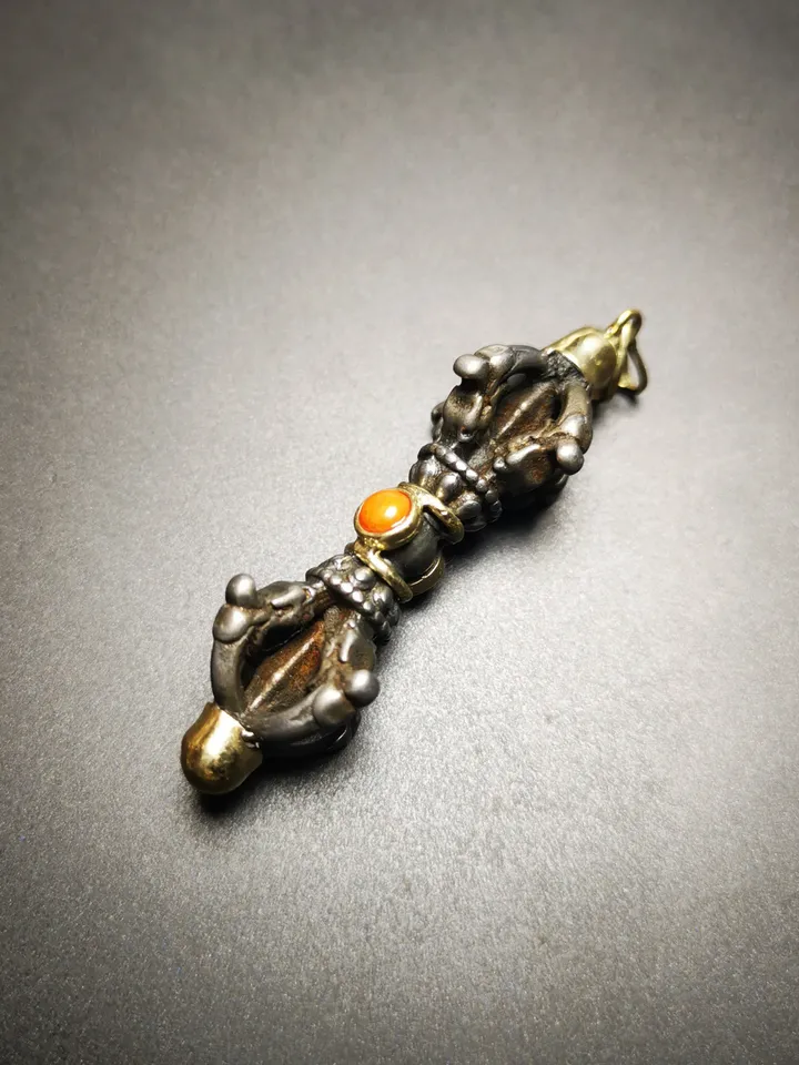 Gandhanra Tibetan Buddhist Amulet,Dorje Vajra Pendant, Made of Cold Iron,Inlaid with Agate