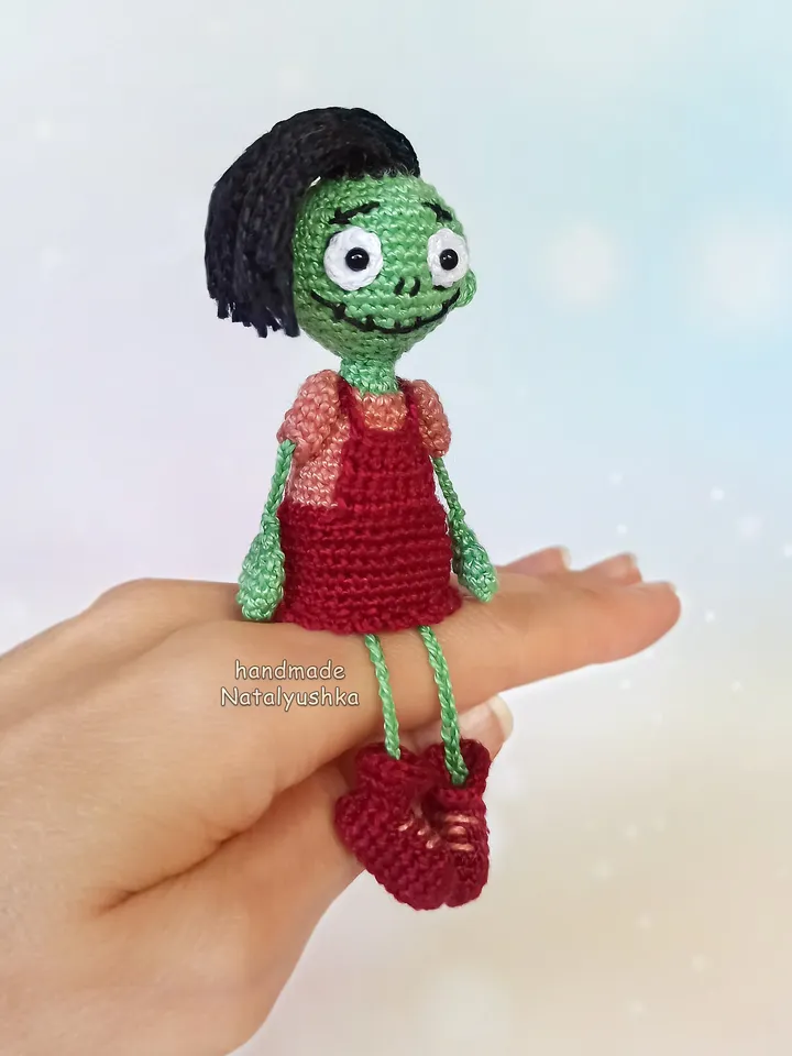 Zombies boy and girl keychain, Zombie toy, Halloween Decor, Creepy doll, Pocket monster.