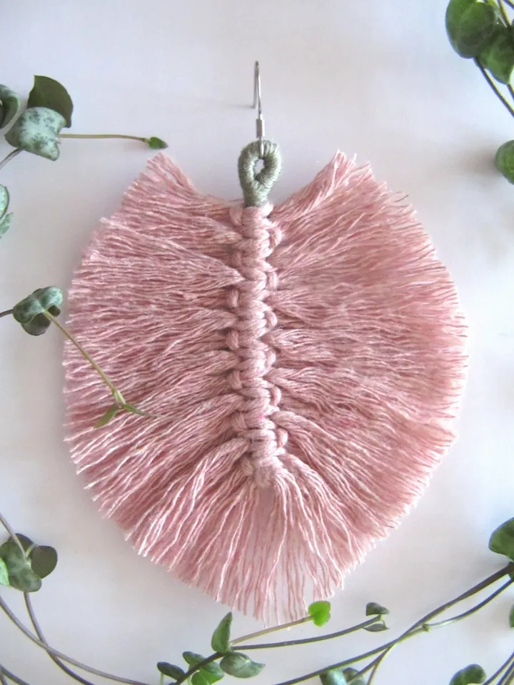 Macrame Earrings Feather, Feather Earrings, Boho Earrings, Macrame Jewelry, Summer Jewelry, Boho Jewelry, Cotton Earrings, Feather, old pink