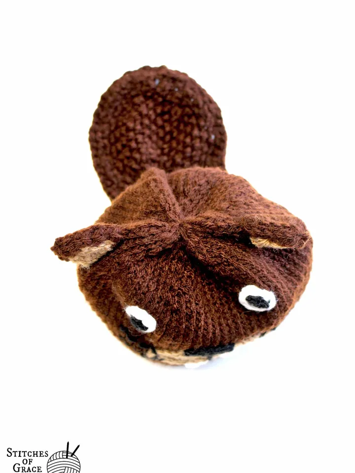 Knit Yarn Beaver Hat, Halloween Costume Ideas for Kids and Adults, Knitted Winter Hats for Children, Crochet Animals for Babies, Animal Face