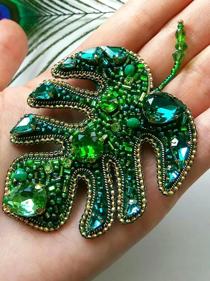Beaded brooch, leaf pin, monstera brooch, green brooch, pin, bee brooch, bug brooch, insects, madam toto, gift for her