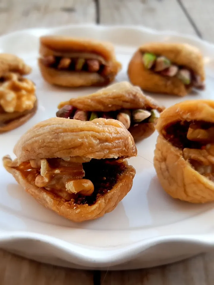 Organic Sun Dried Stuffed Figs | Premium Turkish Stuffed Dried Figs, Pistachio Stuffed Dry Figs, Walnut Stuffed Dry Figs, Figs With Nuts