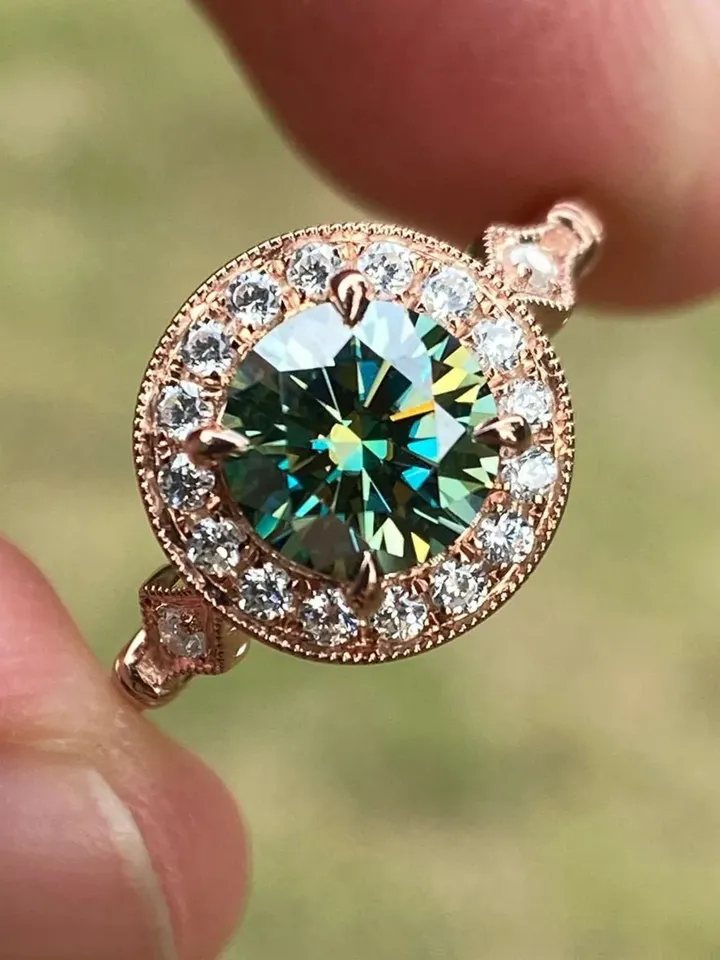 Engagement Ring,  6.5mm Round Green Moissanite in 14K Rose Gold Ring, Halo Diamond Ring，Gift for Her