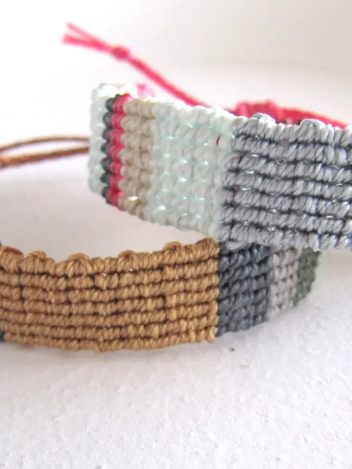 Macrame bracelet in boho & chic style, knot bracelet, hand-woven bracelet romance colors in beige, light blue,hippie bracelet handwoven gray