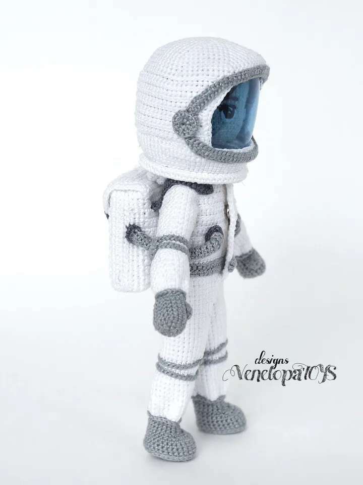 Crochet Pattern Outfit for Doll in Astronaut costume, Amigurumi Spaceman doll pattern