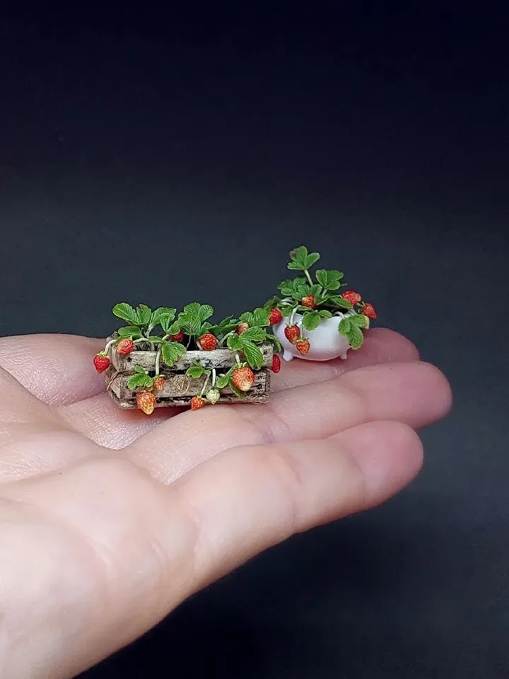 Dollhouse miniature strawberries in a white pot 1:12, Realistic doll miniature, Strawberry in a doll pot, Doll garden, Doll berries, Doll plants in a pot