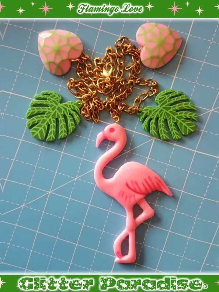 Flamingo Love - Necklace - Vintage Replica - Retro 50s - Pink Flamingo - Flamingo Necklace - Carved - Mid Century Modern - Glitter Paradise®