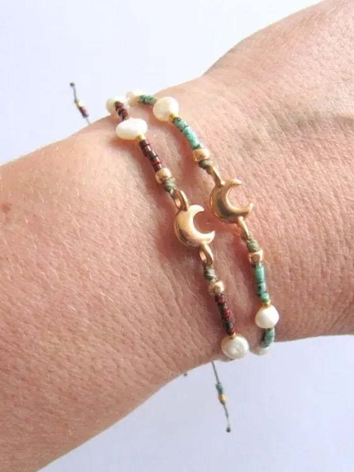Miyuki bracelet freshwater pearls, armcandy fine bracelet small pearls, boho style bracelet crescent moon, macrame bracelet moon, gift mom