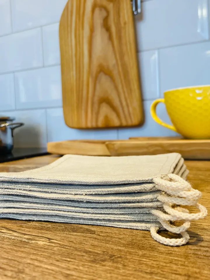 Set of 7 linen coasters with loop