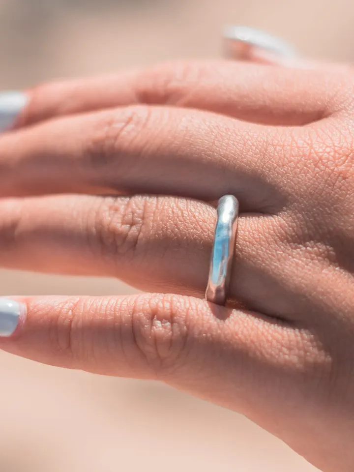 Women Thick Hammered Ring Gold or Silver, Stacking Everyday Abstract Minimal Band Ring, Gifts for Her Modern Rock Dainty Geometric Jewelry
