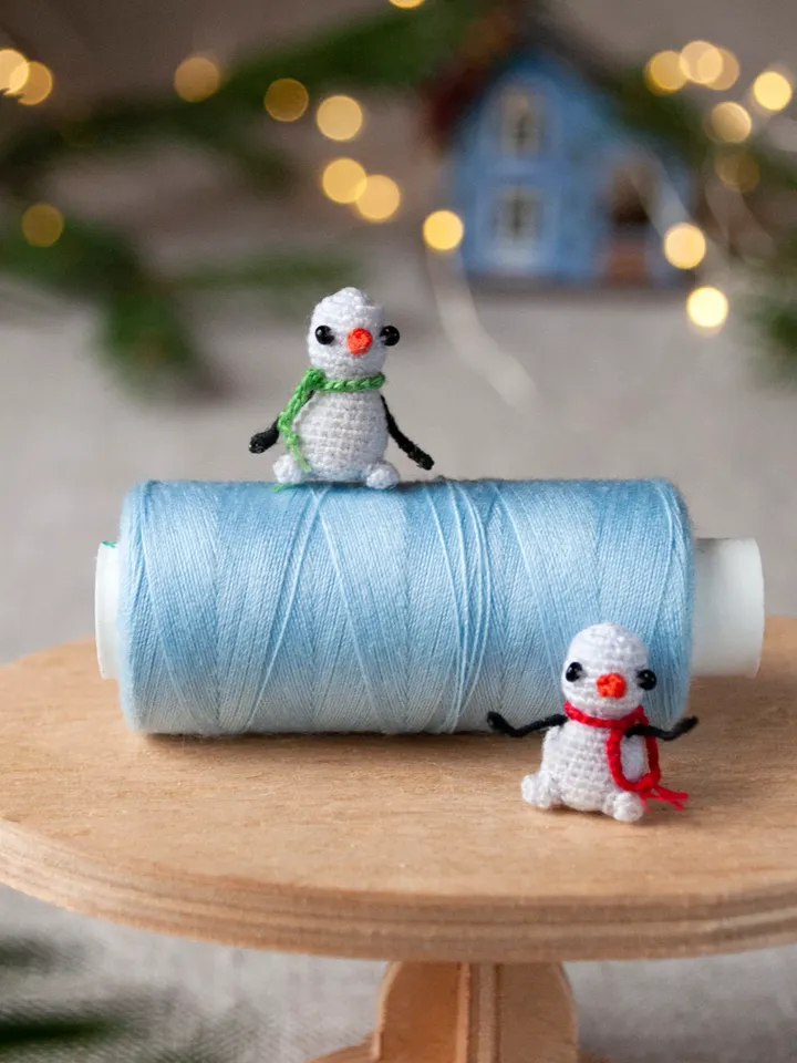 Christmas tiny Snowman handmade miniature, Baby Snowman crochet dollhouse toy, small Xmas gift for collector, Xmas decor