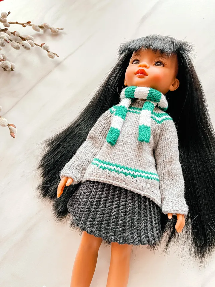 Paola Reina Hogwarts faculty uniform outfit skirt sweater scarf