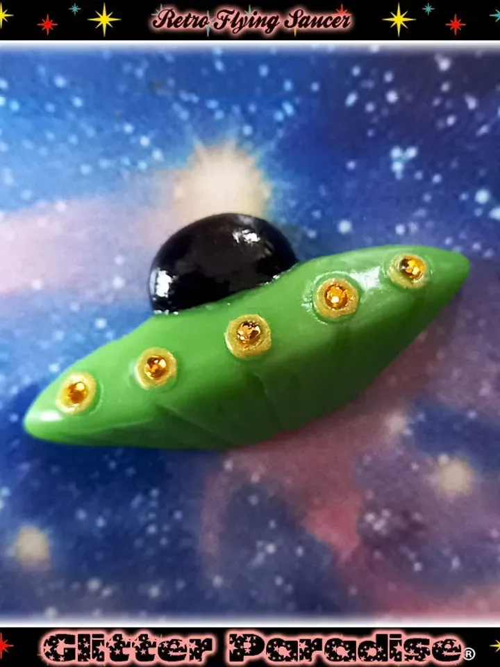 Retro Flying Saucer - Brooch - Retro Futurism - Flying Saucer Brooch - UFO Jewelry - Retro UFO Brooch - 50s Retro Future - Glitter Paradise®
