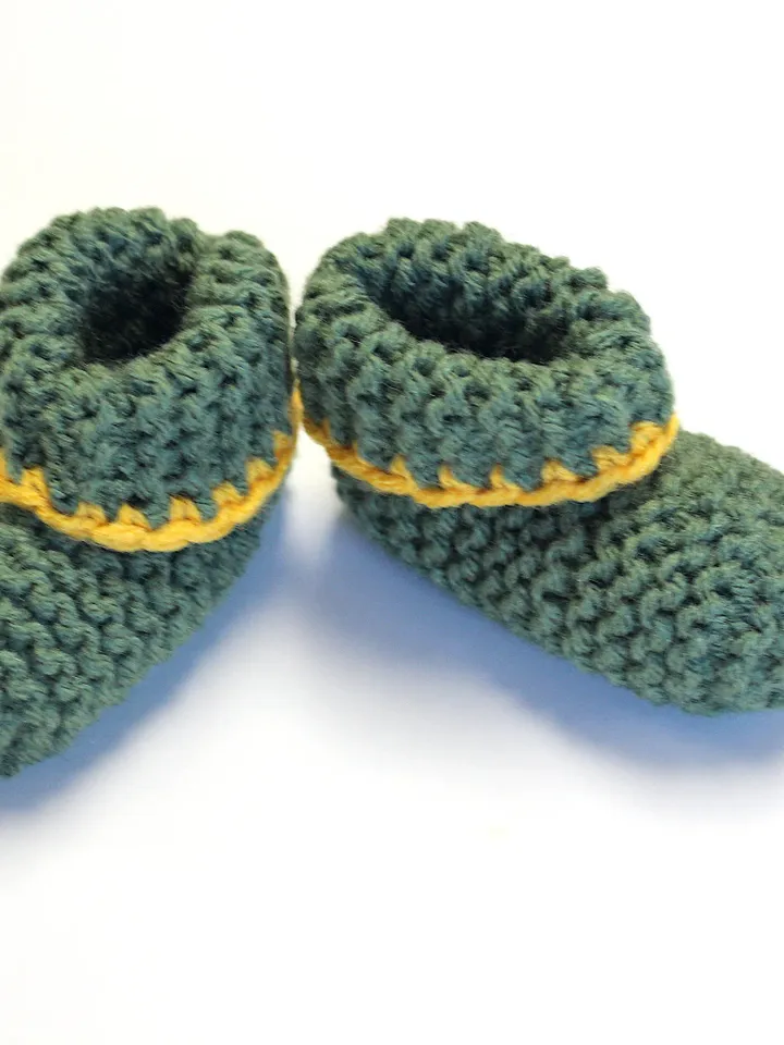 Green and Yellow Baby Booties, Baby's First Shoes, Knit Yarn Socks, Newborn Photoshoot Prop, Expectant Parents Photography, Baby Shower Gift