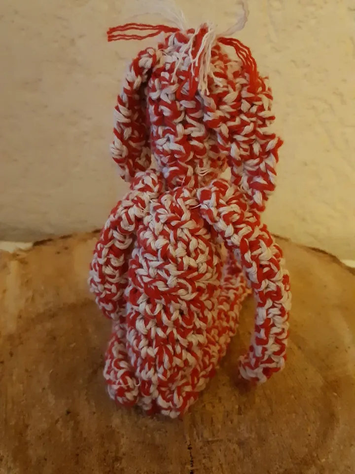 Fantasy crochet doggy, glass eyelets, plastic cream, melee