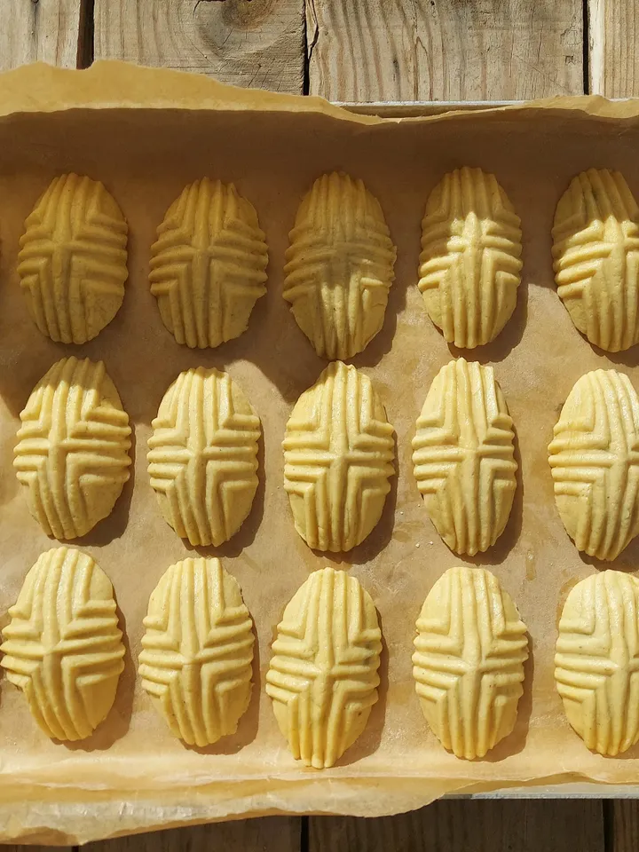 20 Pcs Maamoul Pistachio | Handmade Sweet Stuffed Cookies with Semolina and Pistachio, Gift Cookies, Christmas Cookies, Ramadan Aid Cookies