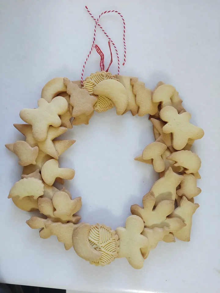 36 Pcs DIY Christmas Gingerbread Wreath Decor | Front Door Christmas Cookies Wreath | Undecorated Sugar Cookies