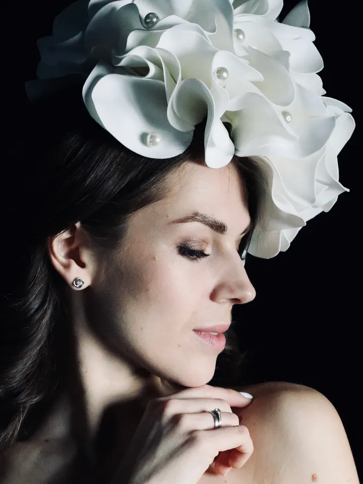 Bridal white fascinator with beads, floral hairpin, Wedding hat, flower hair clip, Tea Party hat, Church Hat, Headband