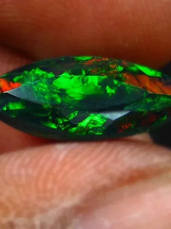 2.90 CT Significant 3D Ribbon Flash Pattern 100% Natural Welo Black Opal Cut Gemstone