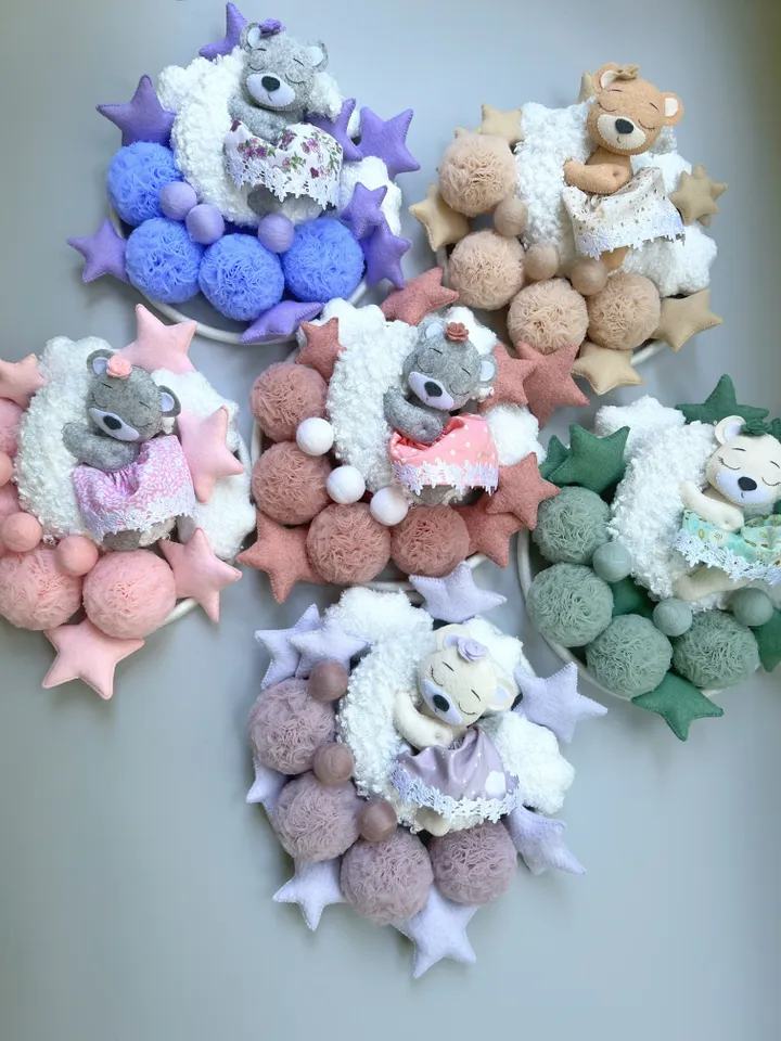 Bear crib mobile girl in green colour