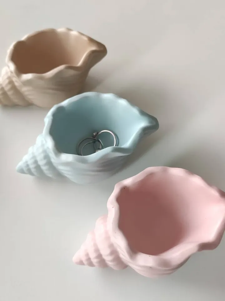 Conch shell tray in pastel colours