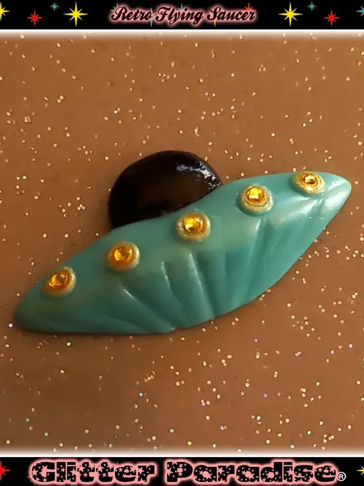 Retro Flying Saucer - Brooch - Retro Futurism - Flying Saucer Brooch - UFO Jewelry - Retro UFO Brooch - 50s Retro Future - Glitter Paradise®