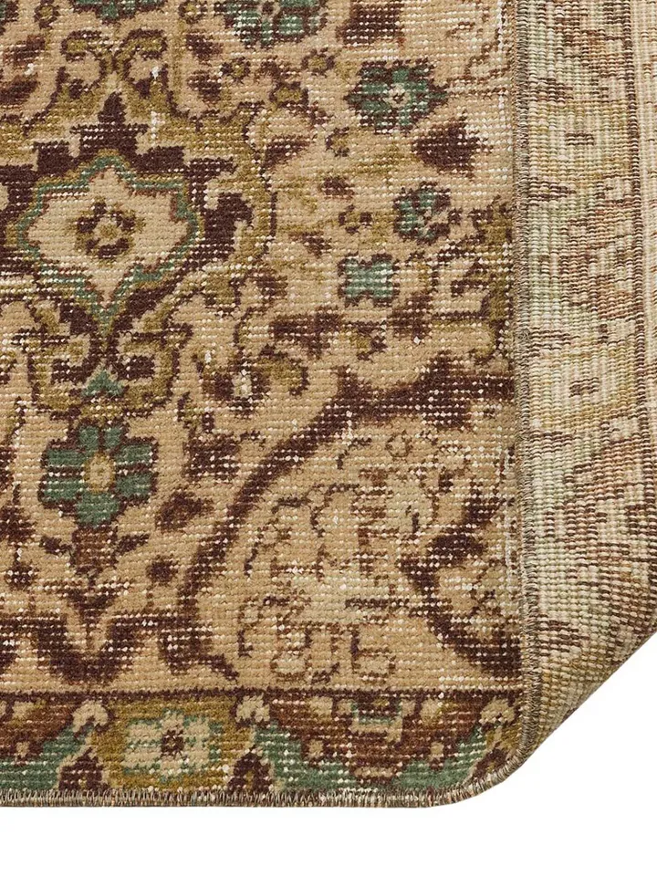 Antique Beauty: A 5.5x9.5ft Turkish Rug with a Historical Touch. Natural Brown and Beige Colors for Timeless Elegance.