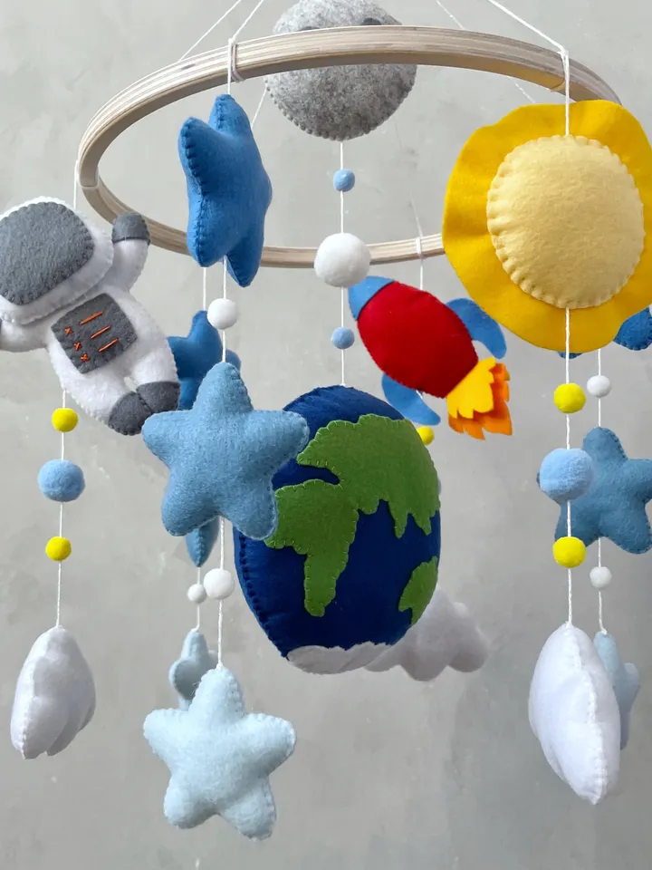 Space baby mobile boy. Outer space mobile. Rocket and astronaut mobile. Musical crib mobile boy. Space nursery decor boy