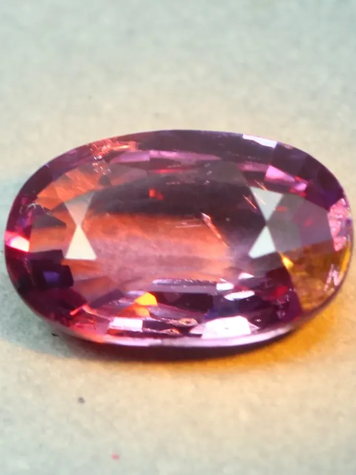 1.00 CT AIG Certified Unique Rarest 100% Natural Unheated Color Change Sapphire