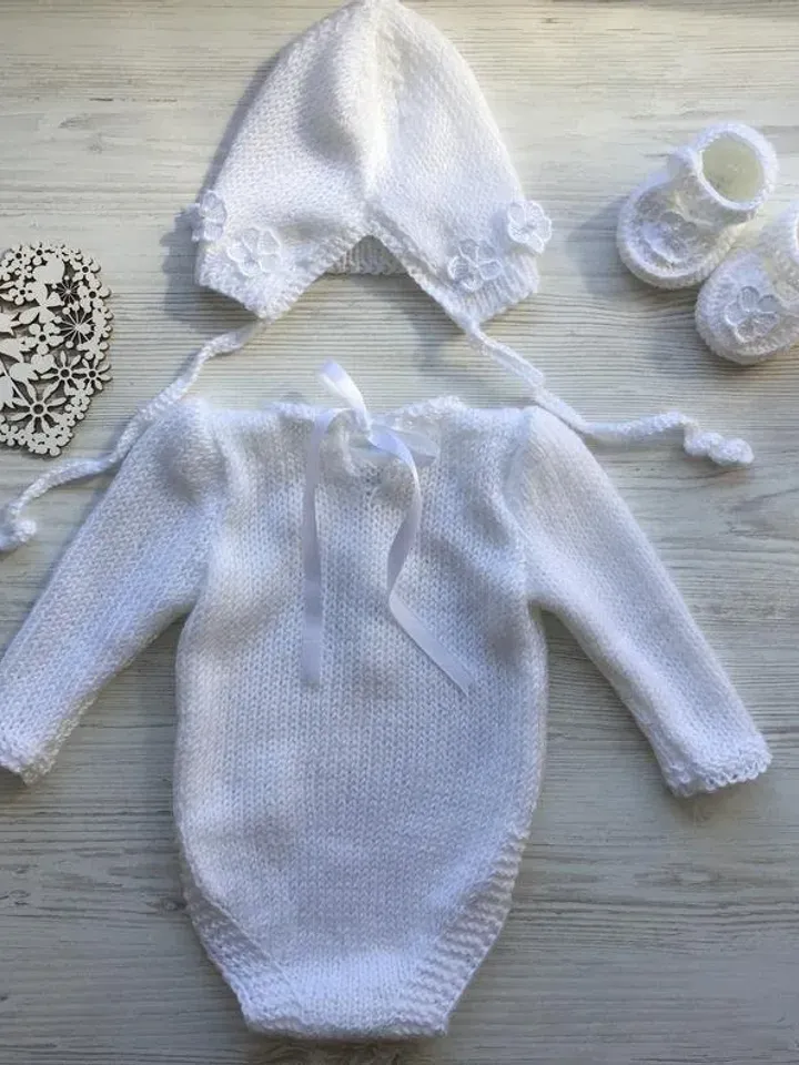 Knit outfit for baby girl. White romper with 3d flowers, tutu with lace, hat and shoes for baby girl. Photo props for baby girl.